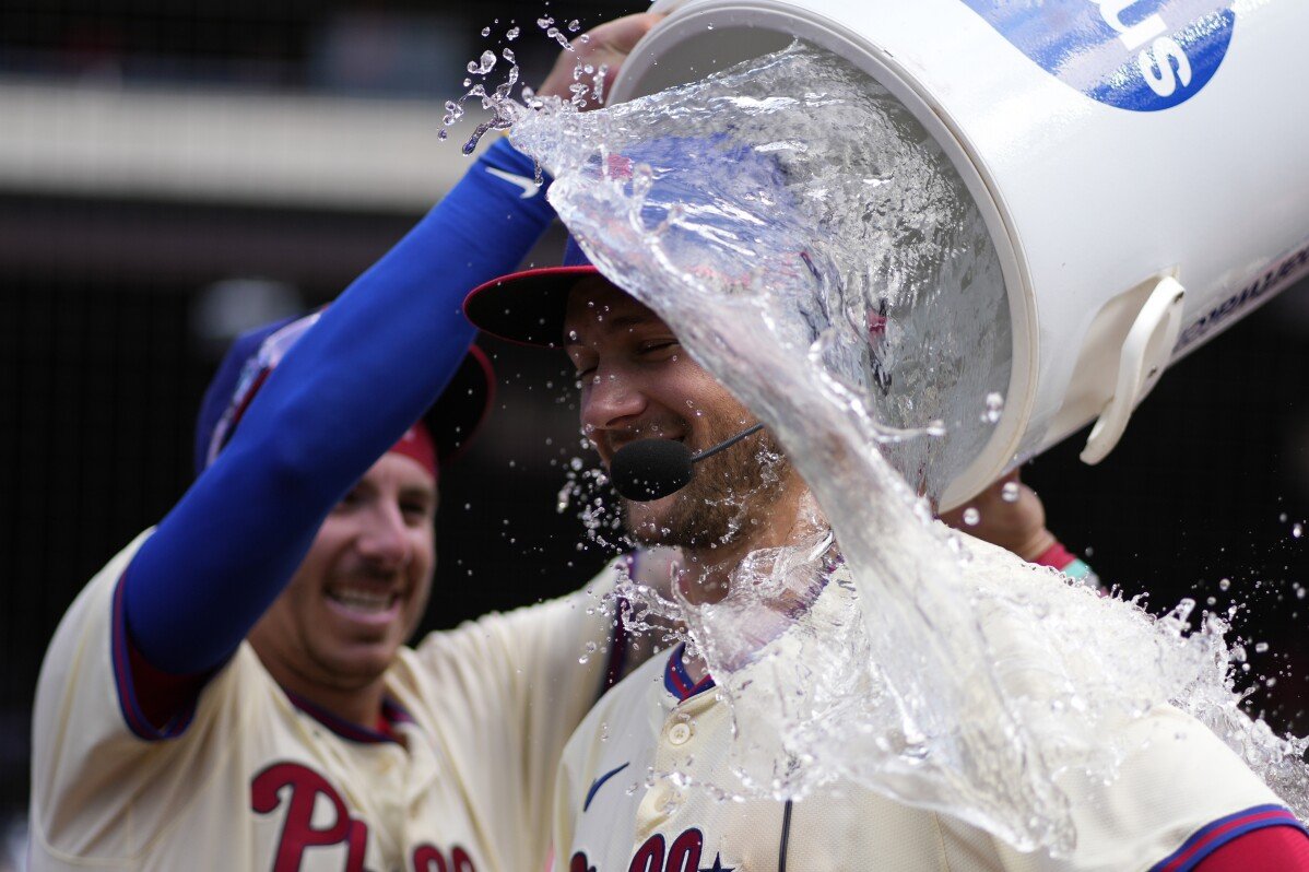 Turner, Phillies yang kekurangan pemain menang tipis 7-6 menentang Marlins  